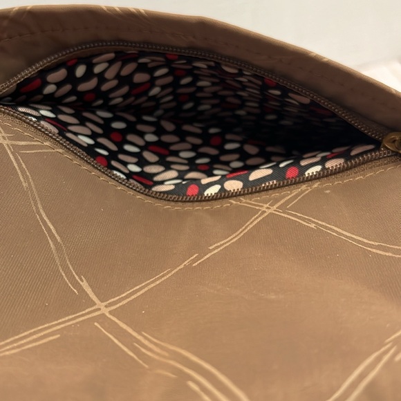 Vera Bradley Preppy Poly crossbody. Brownish color. Adjustable strap. Like new - Picture 5 of 6